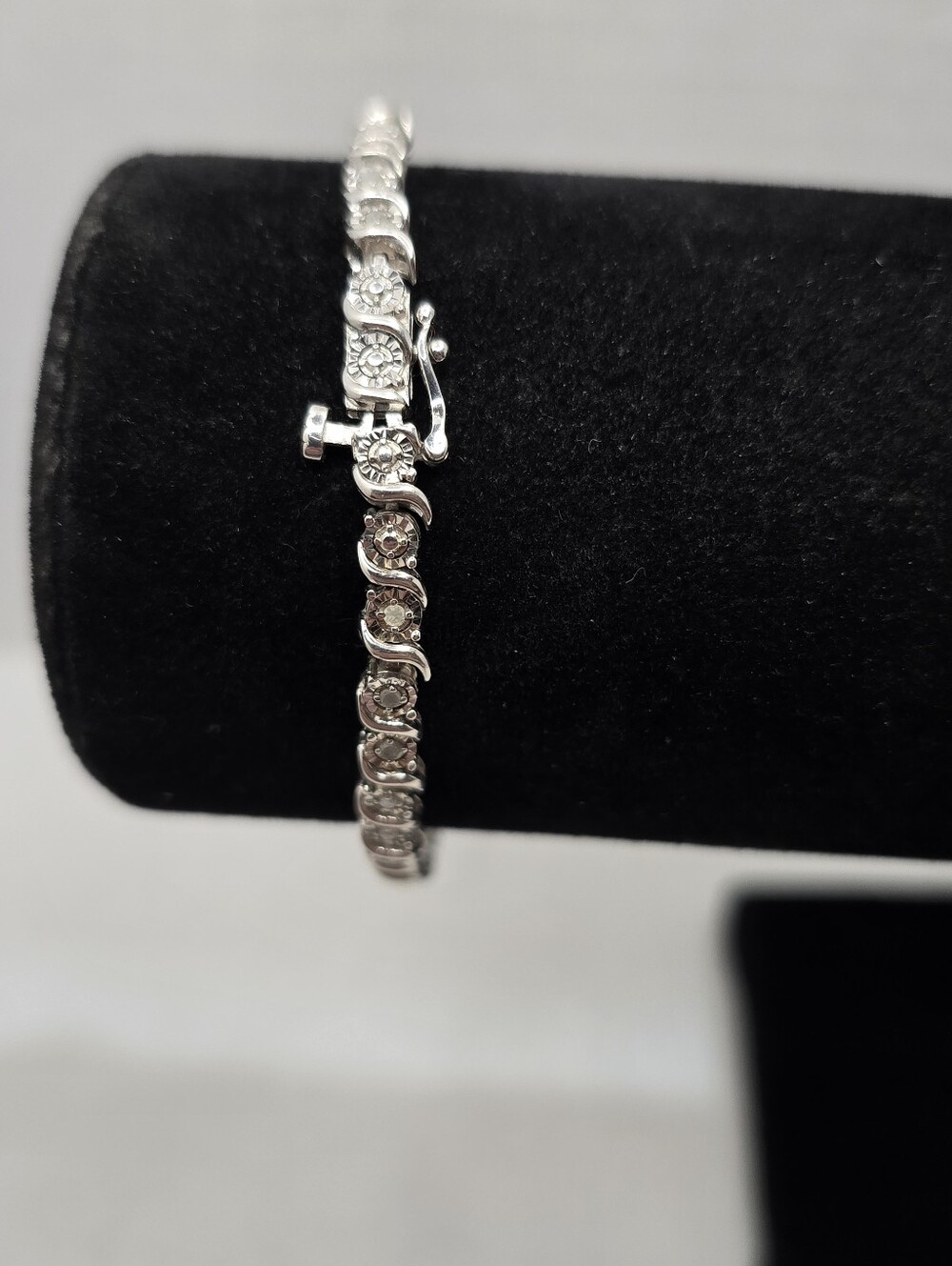 Vtg 'Universal Designs' Sterling Silver and Diamond Tennis Bracelet 7.25 Inch